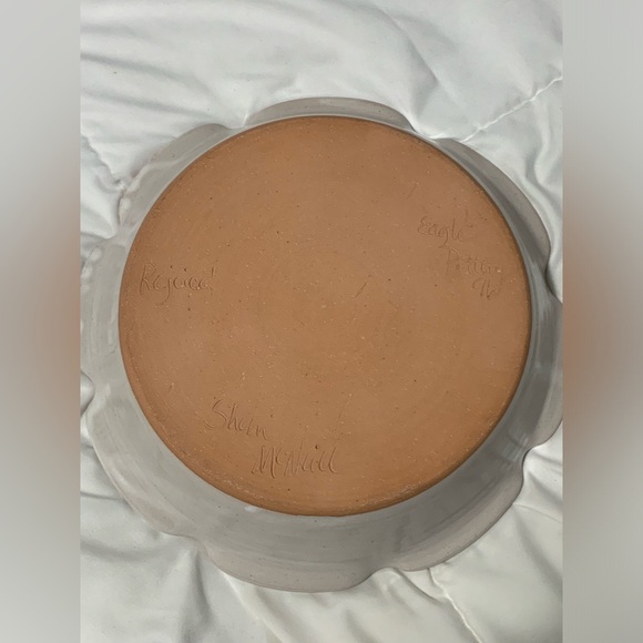 VTG Art Pottery Clay Casserole Dish Handmade Deep Pink Flowers Signed by Artist - Picture 2 of 6